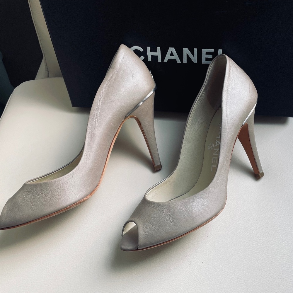 Auth CHANEL Patent Leather Heels Pumps Shoes Stiletto Women 38 metallic beige